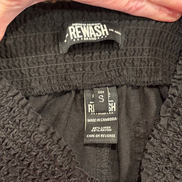 Rewash Brand...Black Cropped Pant With Elastic Waist And Ruching Detail - Picture 5 of 5